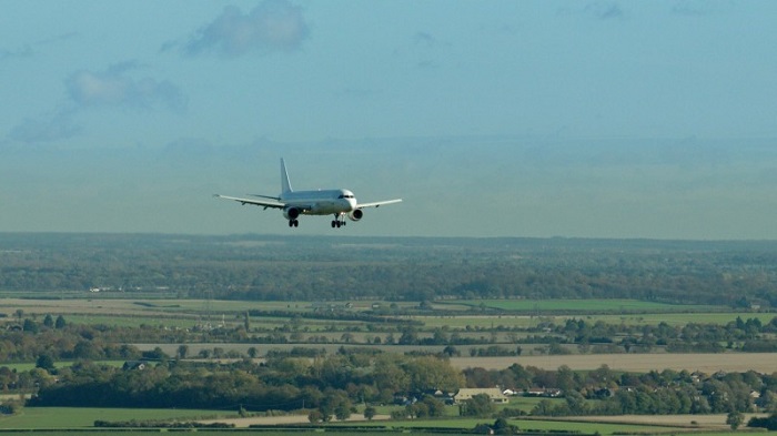 plane landing at cambridge airport