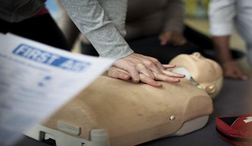 How to qualify as a first aid trainer