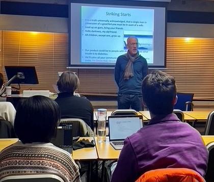 Simon teaching how to start a presentation in a lecture theatre